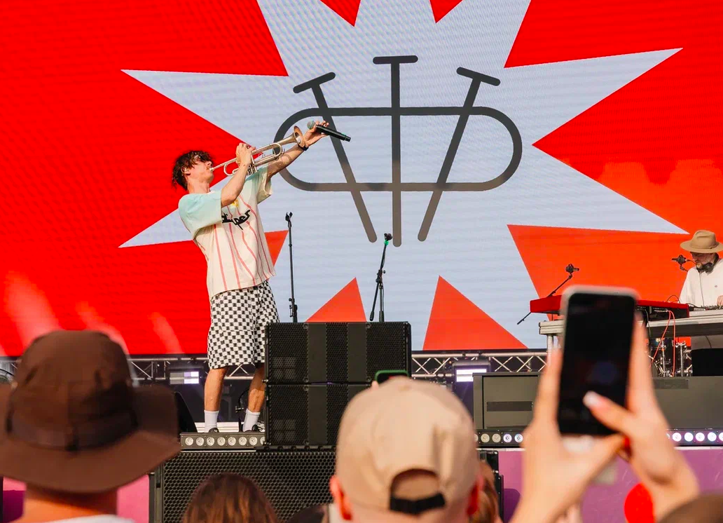 Фото Орали «Сигма-бой» и «А у реки». Опубликованы яркие моменты Черника Music Fest в Новосибирске 30